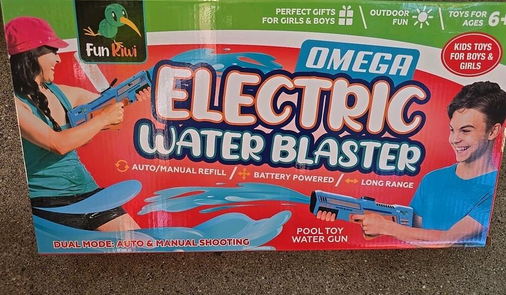 12004 Electric Water Blaster Pool Toy Water Gun automatic or manual NEW